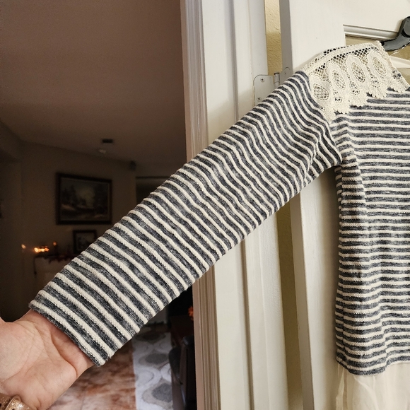Style & Co Striped Lace Shoulder Long Sleeve Top w/ Chiffon Hem – Size Small - Picture 8 of 14